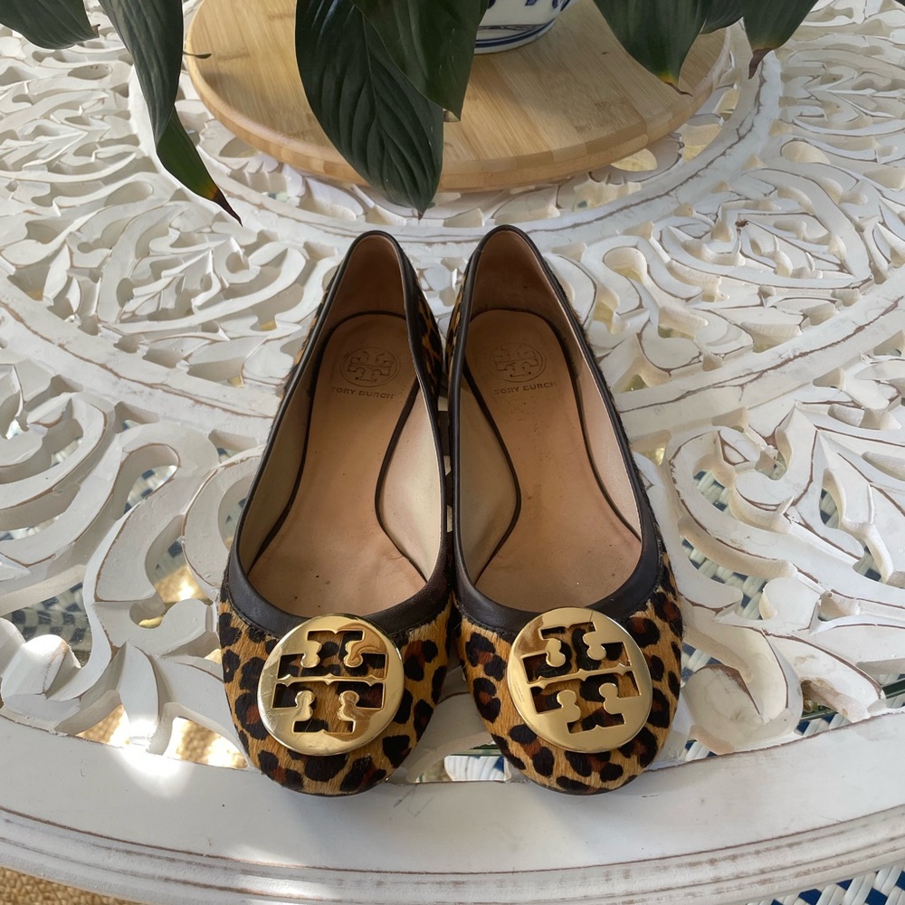 Tory Burch leopard + gold flats 9M